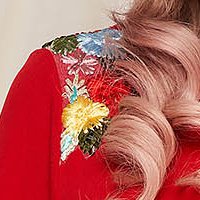 Piros StarShinerS vékony anyag rövid alkalmi ruha virágos hímzés harang alakú gumirozott derékrésszel