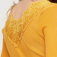Rochie SunShine mustarie din tricot reiat elastic si fin tip creion cu aplicatii de dantela