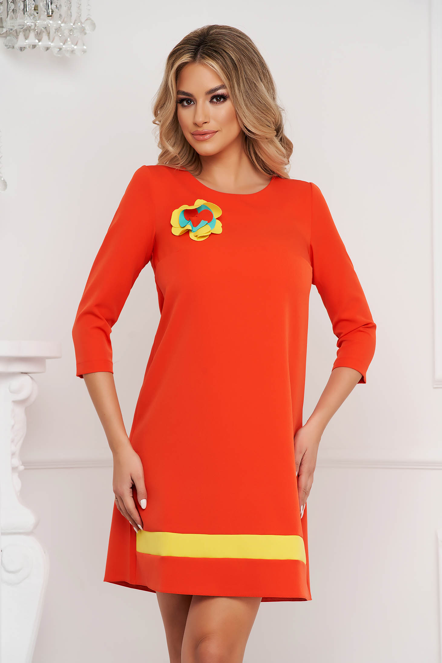 StarShinerS loose fit orange nonelastic fabric dress accessorized with breastpin