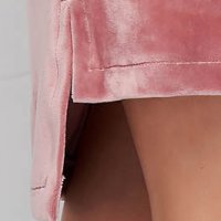 Púder rózsaszínű oldalt felsliccelt egyenes ruha bársonyból - StarShinerS