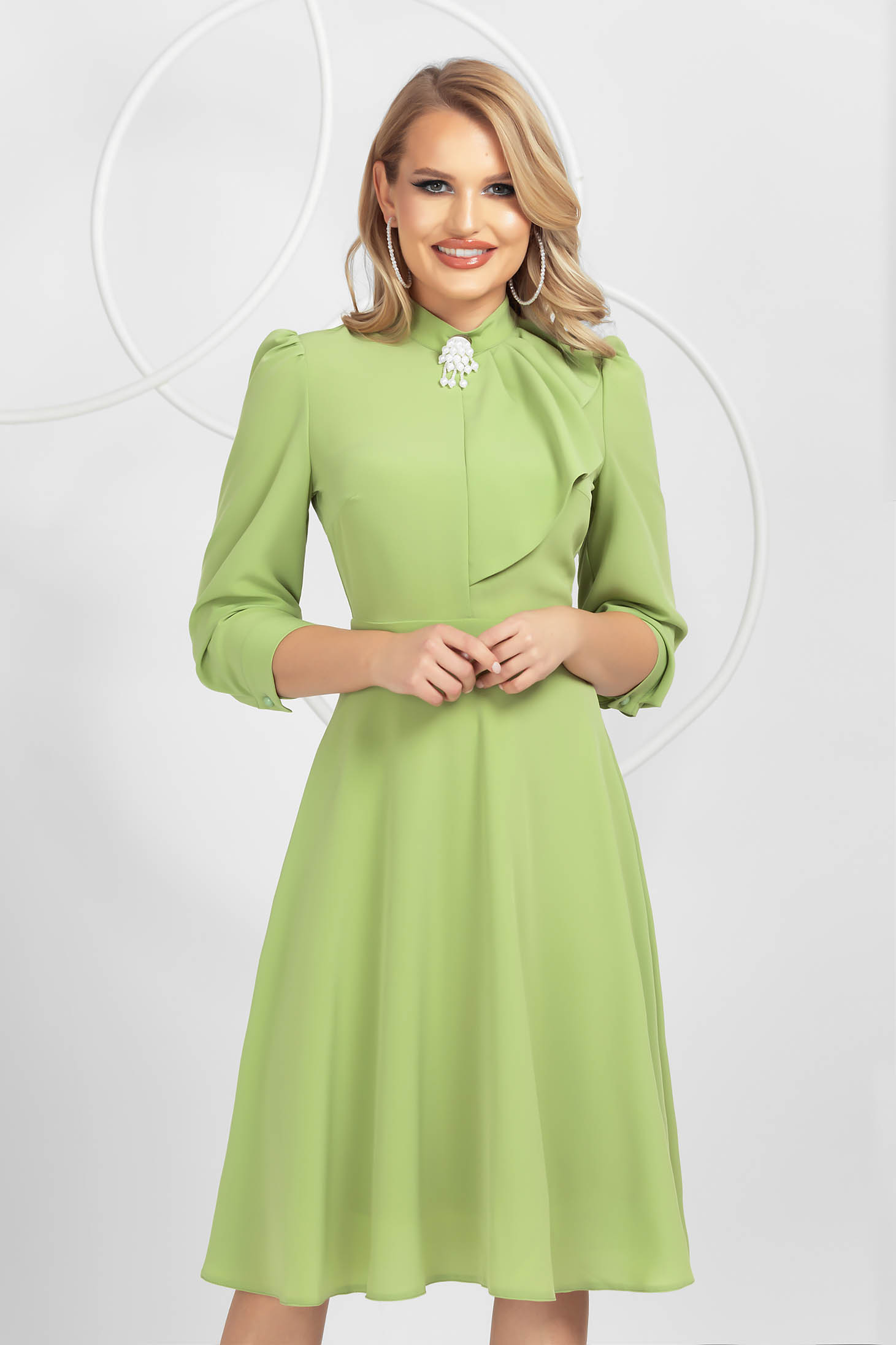 Világos zöld harang ruha muszlinból bross kiegészítővel 1 - StarShinerS.hu