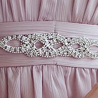 Púder rózsaszínű harang muszlin ruha strasszos kiegészítővel ellátott