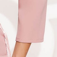 Púder rózsaszínű ruha rövid aszimetrikus rugalmas anyagból rojtokkal díszített ceruza