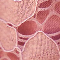 Púder rózsaszínű egyenes ruha csipkés anyagból v-dekoltázzsal