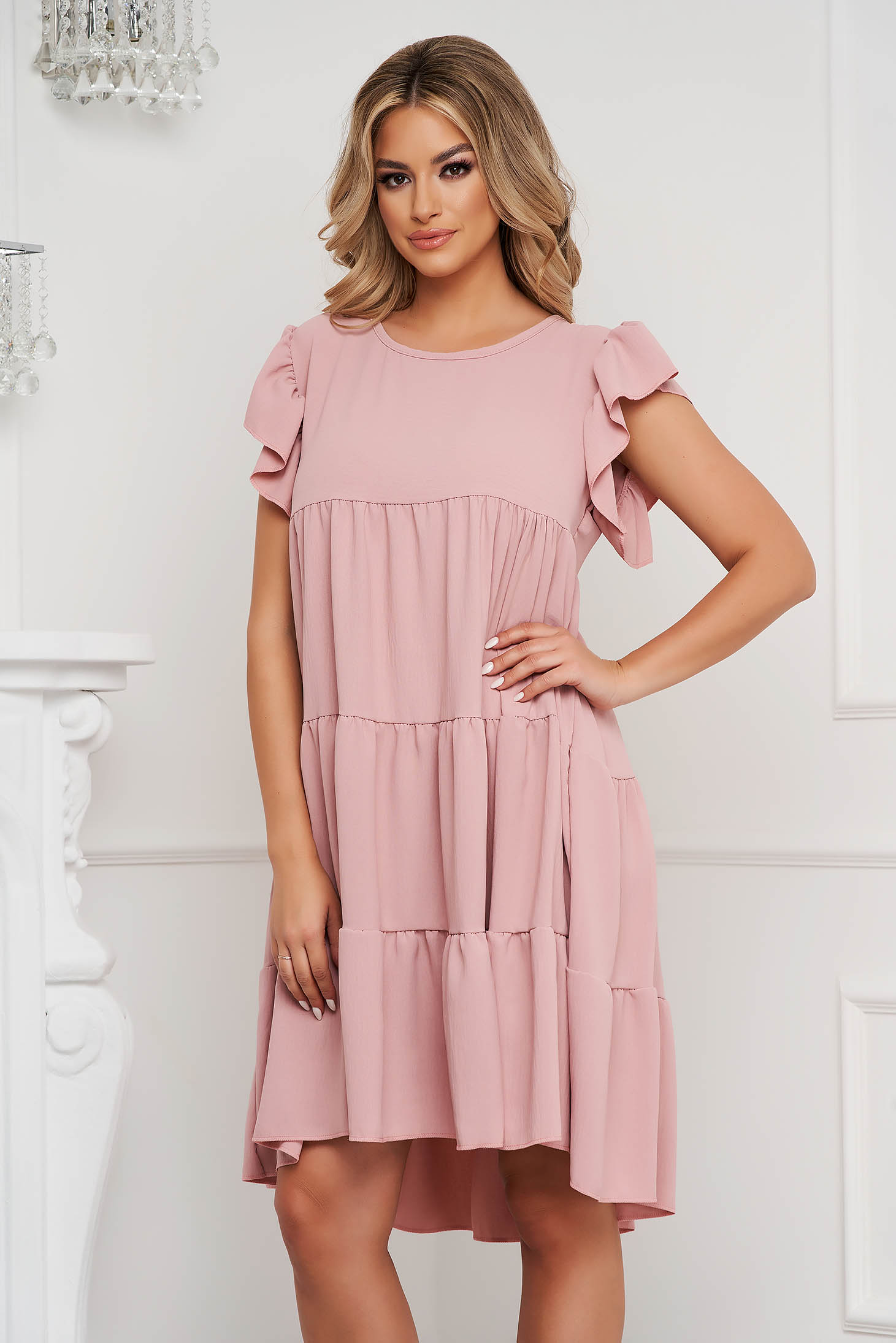 Lightpink dress loose fit with ruffle details from elastic and fine fabric