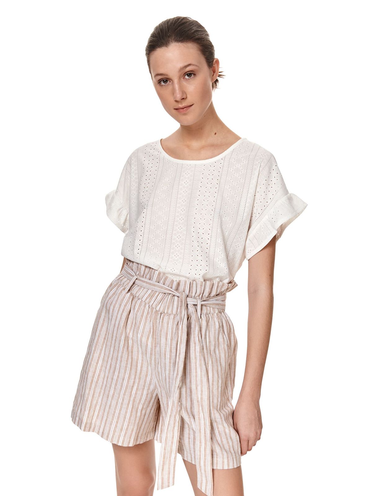Ivory t-shirt loose fit with ruffle details with rounded cleavage