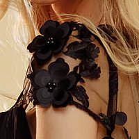 Alkalmi bő szabású rövid muszlin fekete ruha csipke díszítéssel