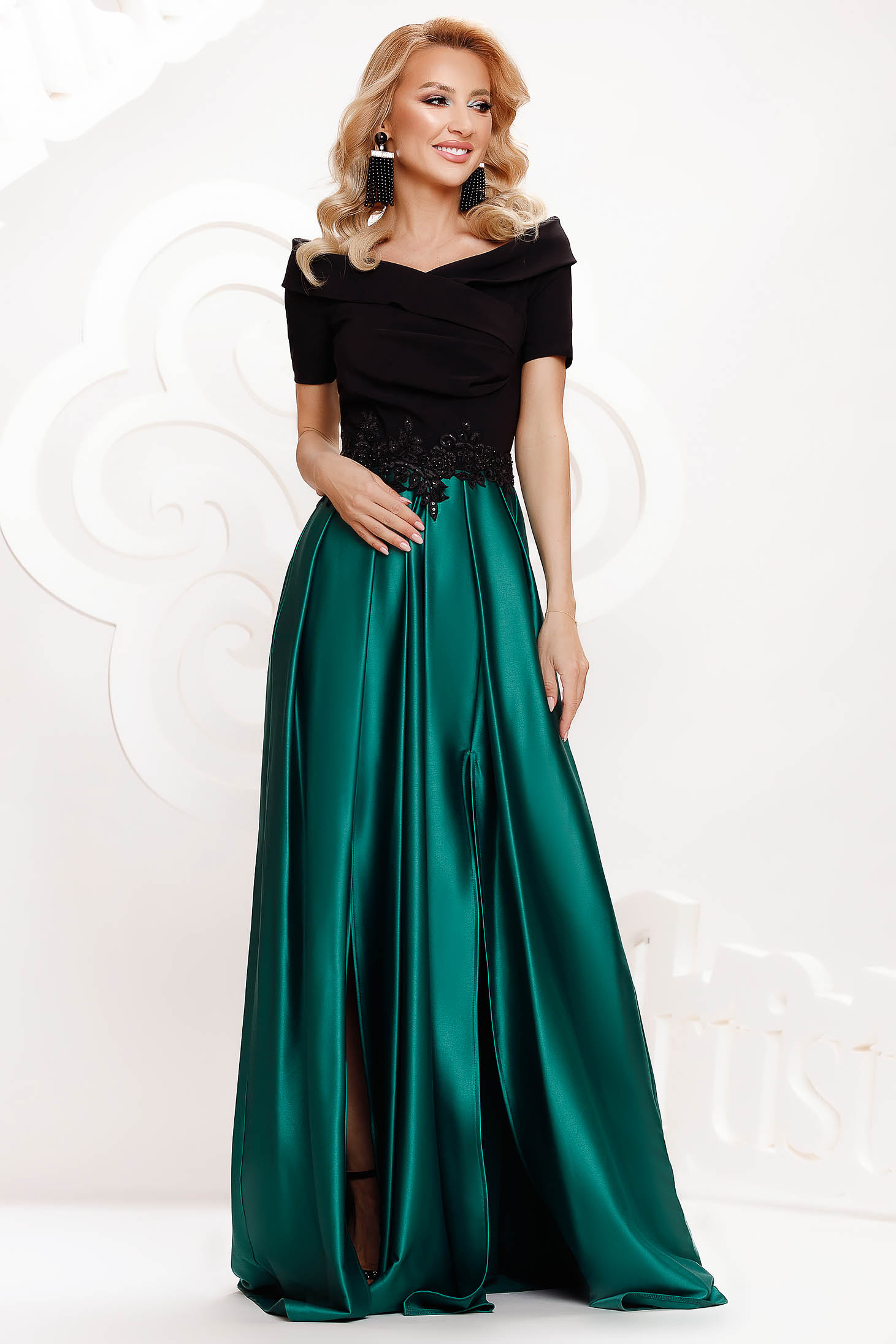 Green dress from satin cloche occasional slit on the shoulders with embellished accessories 1 - StarShinerS.com