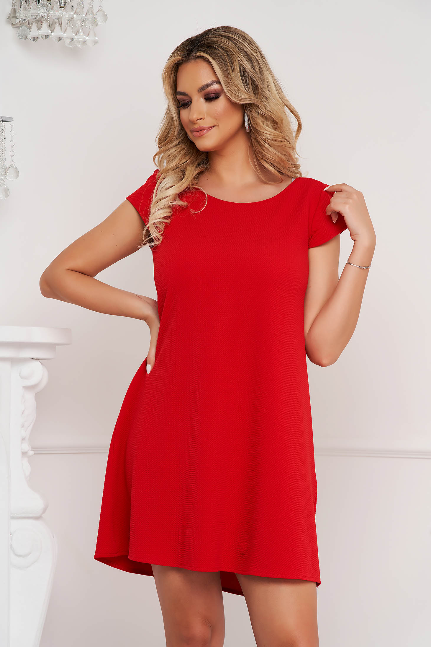 - StarShinerS red dress thin fabric loose fit with cut back