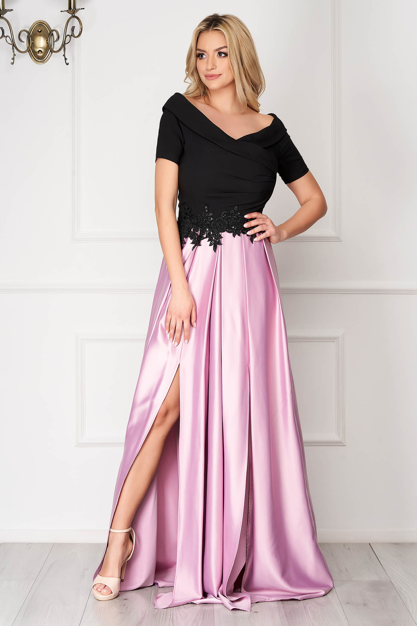 Lightpink dress from satin cloche occasional slit on the shoulders with embellished accessories