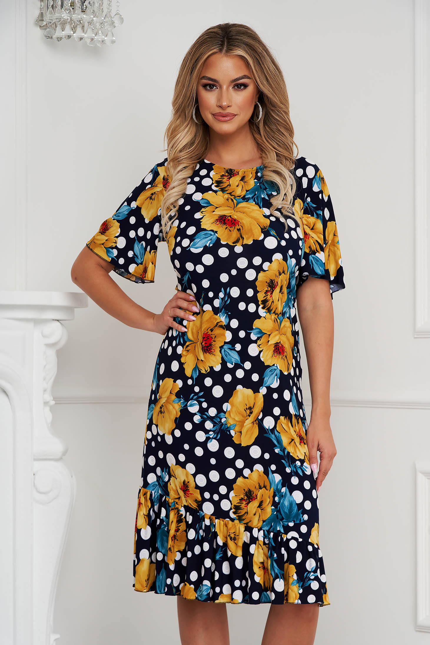 Dress midi straight from elastic fabric with ruffle details with floral print