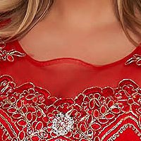 Piros alkalmi hosszú harang ruha tüllből elől hímzett strassz köves díszítés