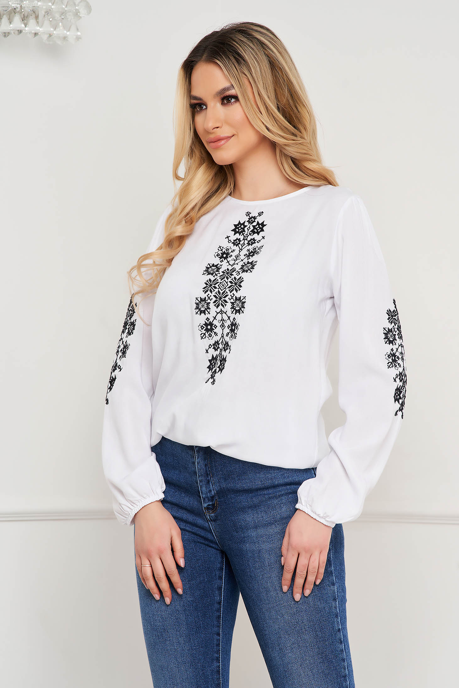 Bluza dama din bumbac neagra cu croi larg si broderie - SunShine