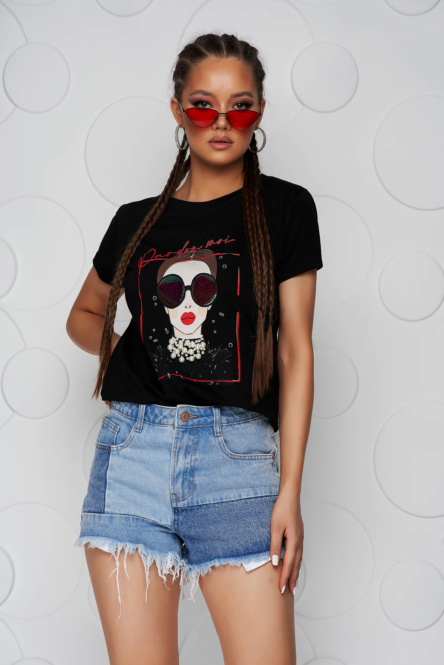 Black t-shirt cotton loose fit with graphic details with pearls