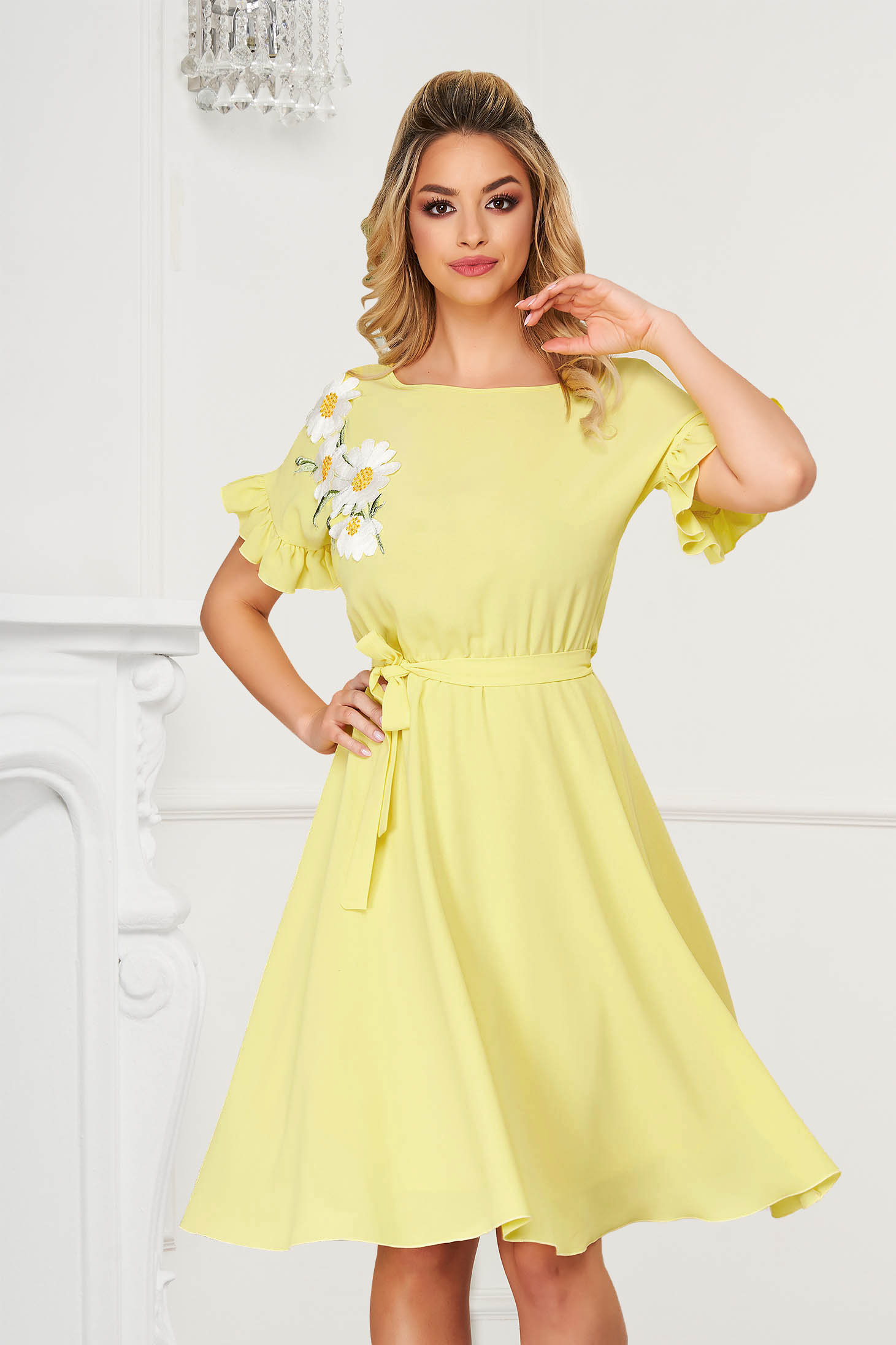 - StarShinerS midi from elastic fabric with ruffled sleeves yellow dress cloche
