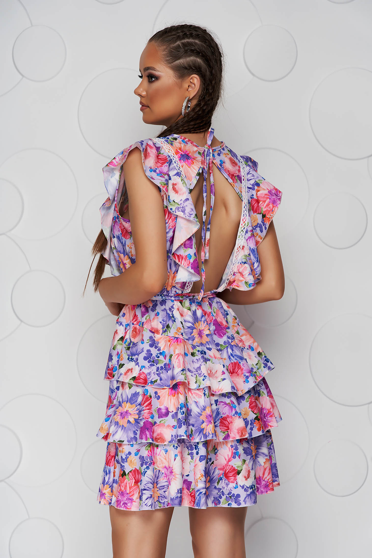 Dress short cut with ruffle details bare back cloche with elastic waist