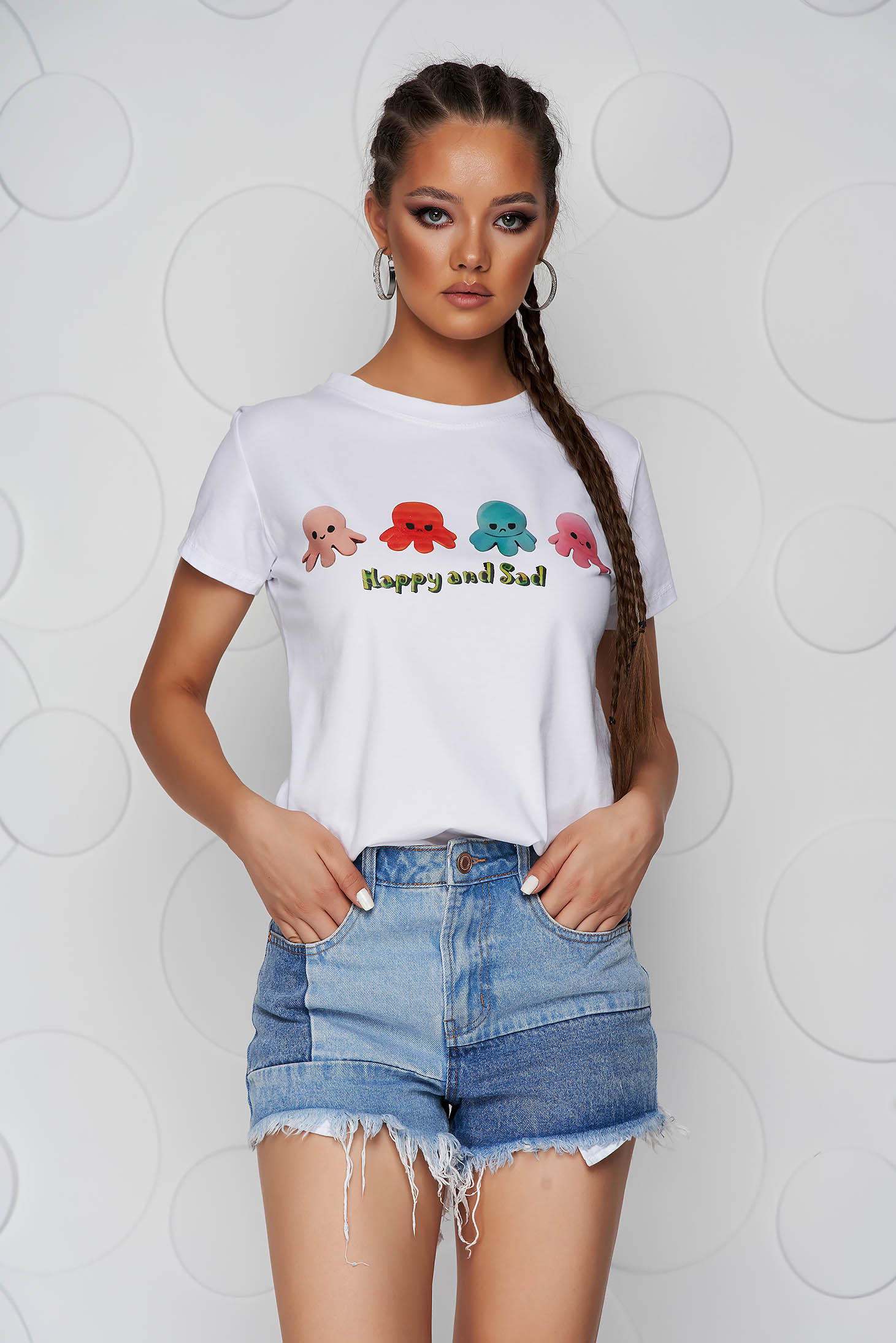 White t-shirt loose fit cotton with rounded cleavage with graphic details 1 - StarShinerS.com