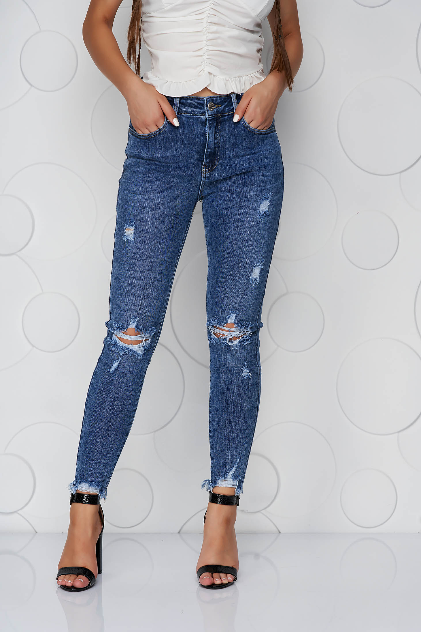 Blue jeans skinny jeans medium waist small rupture of material