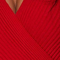 Piros midi ruha rugalmas, kötött és csíkozott anyagból, mely csatokkal van ellátva