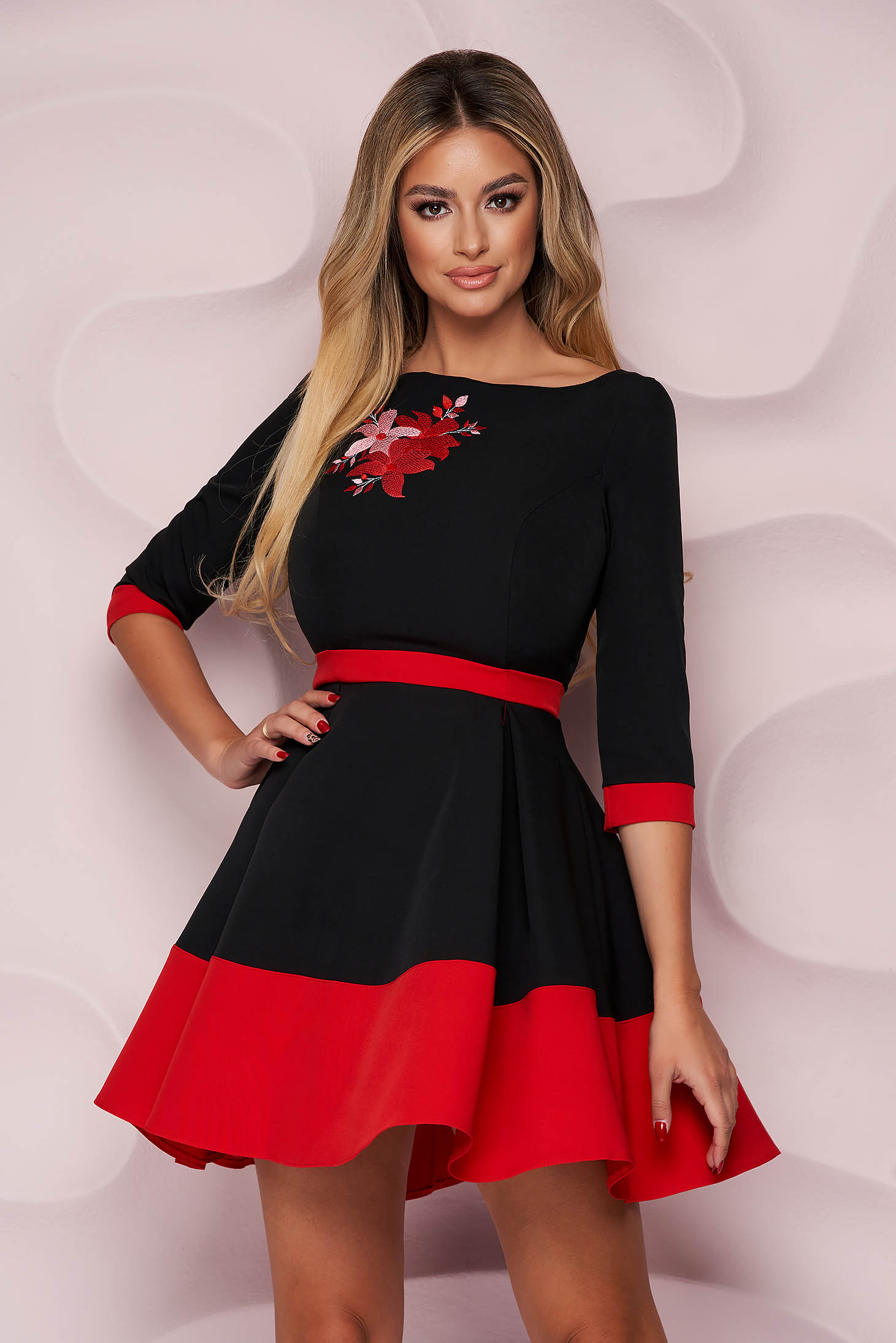 StarShinerS red dress cloche with 3/4 sleeves