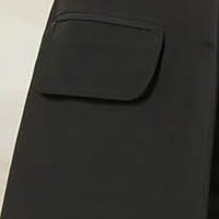 Fekete irodai szivacsos vállrészű blézer enyhén rugalmas anyagból karcsúsított szabással