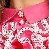 Szűkített irodai fodros pink női ing bross kiegészítővel vékony rugalmas pamutból