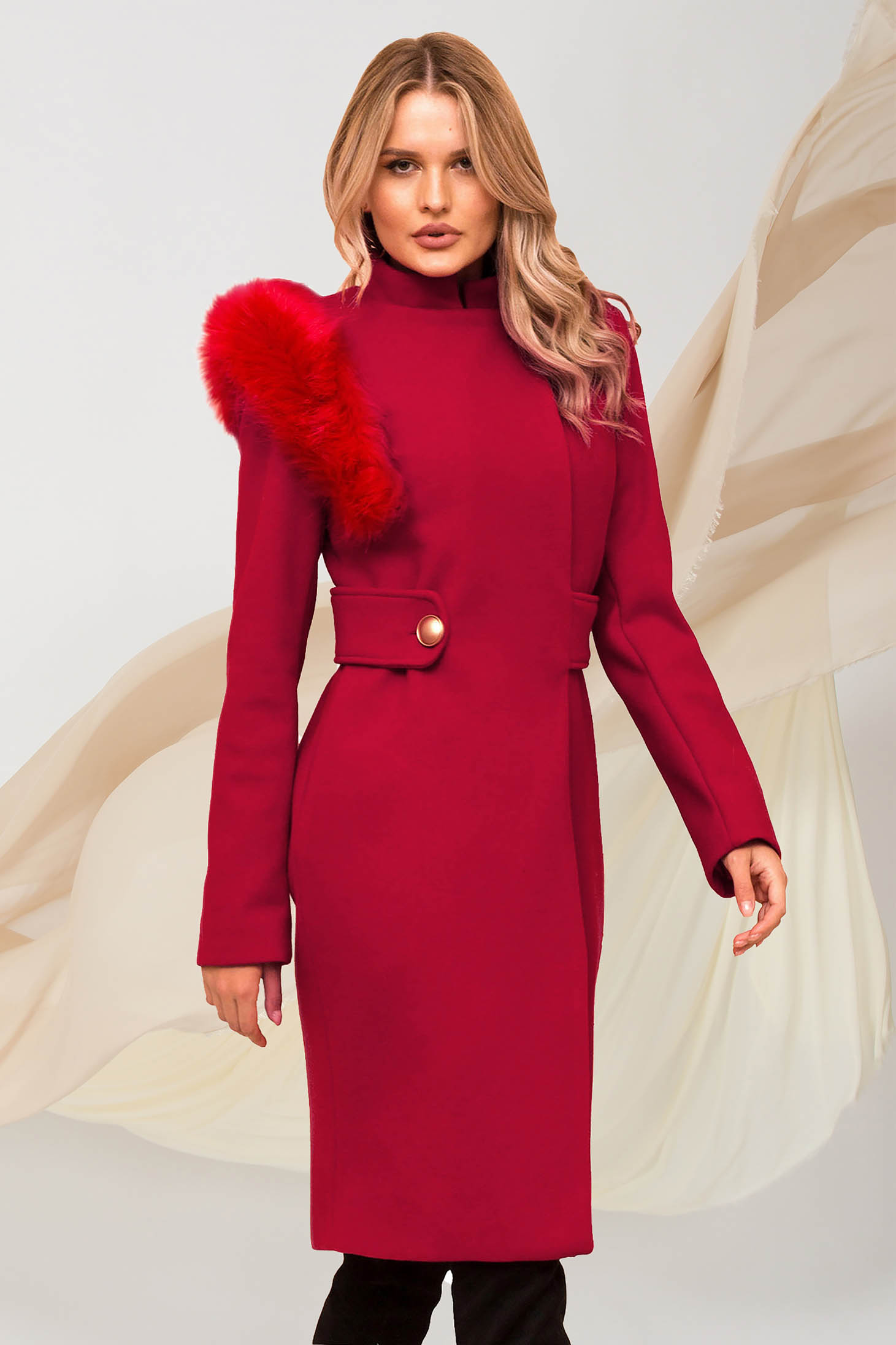 Coat burgundy cloth with faux fur details accessorized with tied waistband