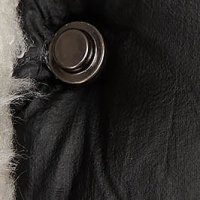 Fekete bő szabású vízlepergető dzseki műszőrme díszítéssel