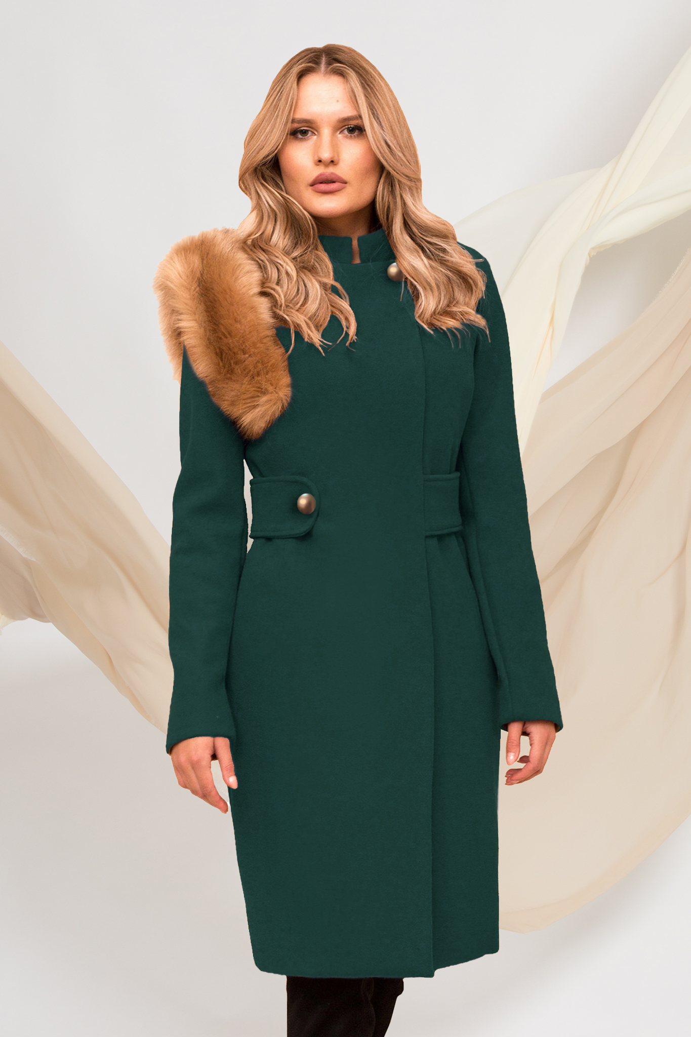 Coat darkgreen cloth with faux fur details accessorized with tied waistband