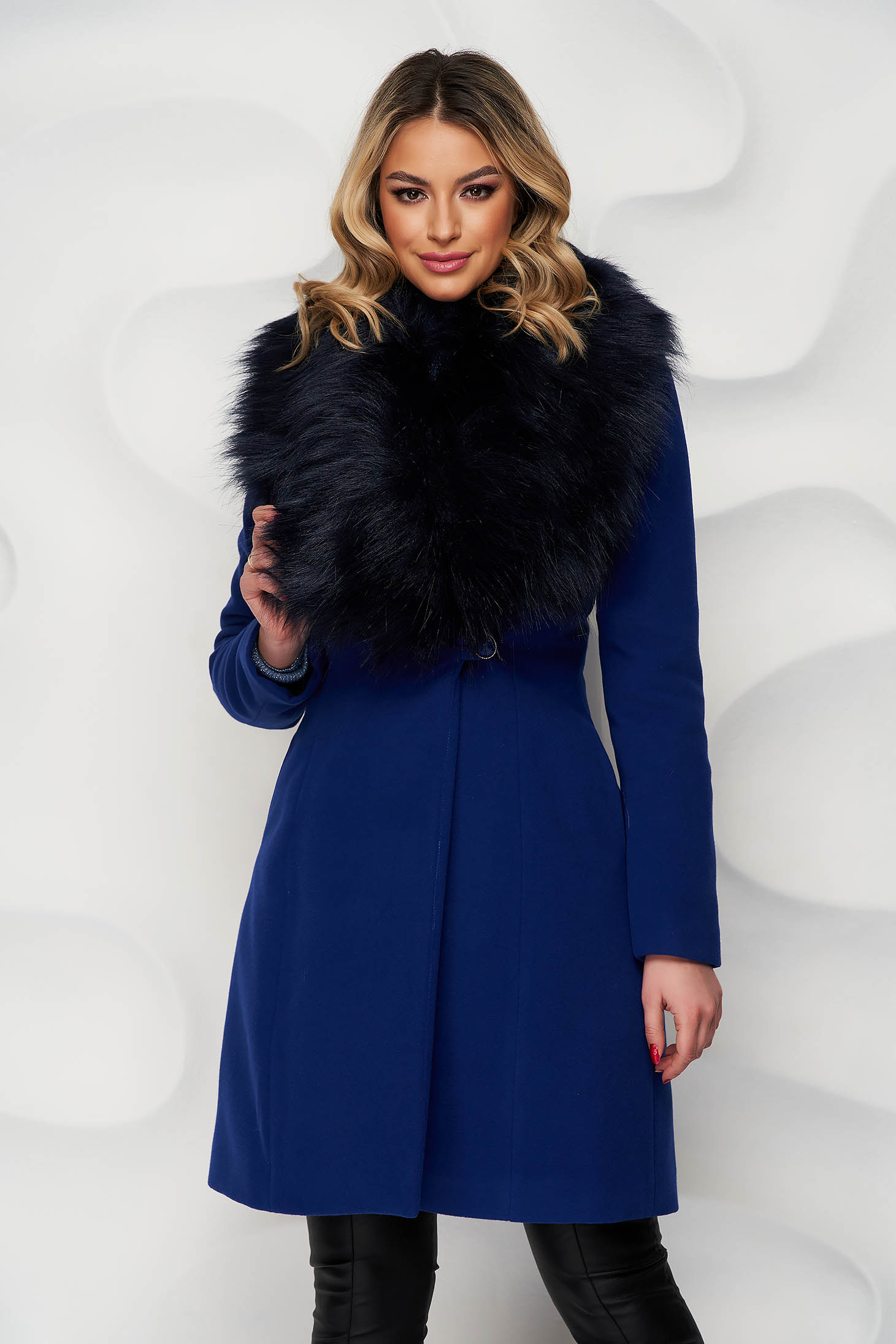 Blue coat tented with faux fur accessory cloth