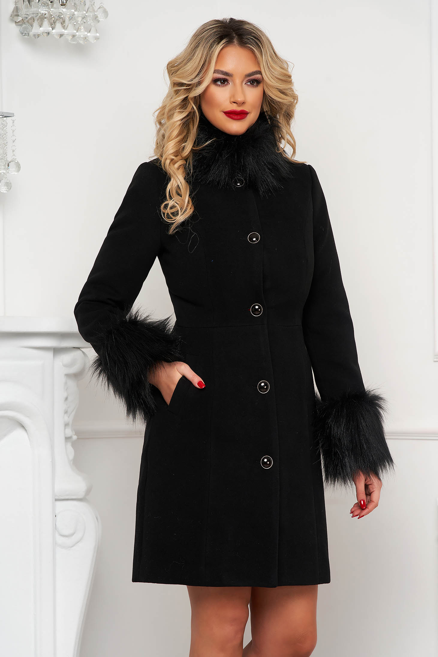 Black coat tented elegant fur collar