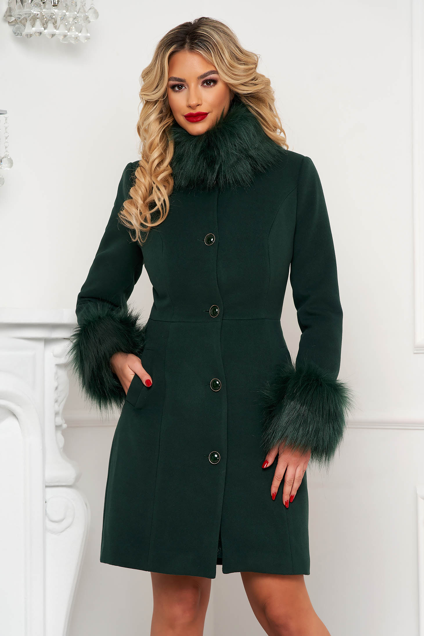 Green coat tented fur collar cloth