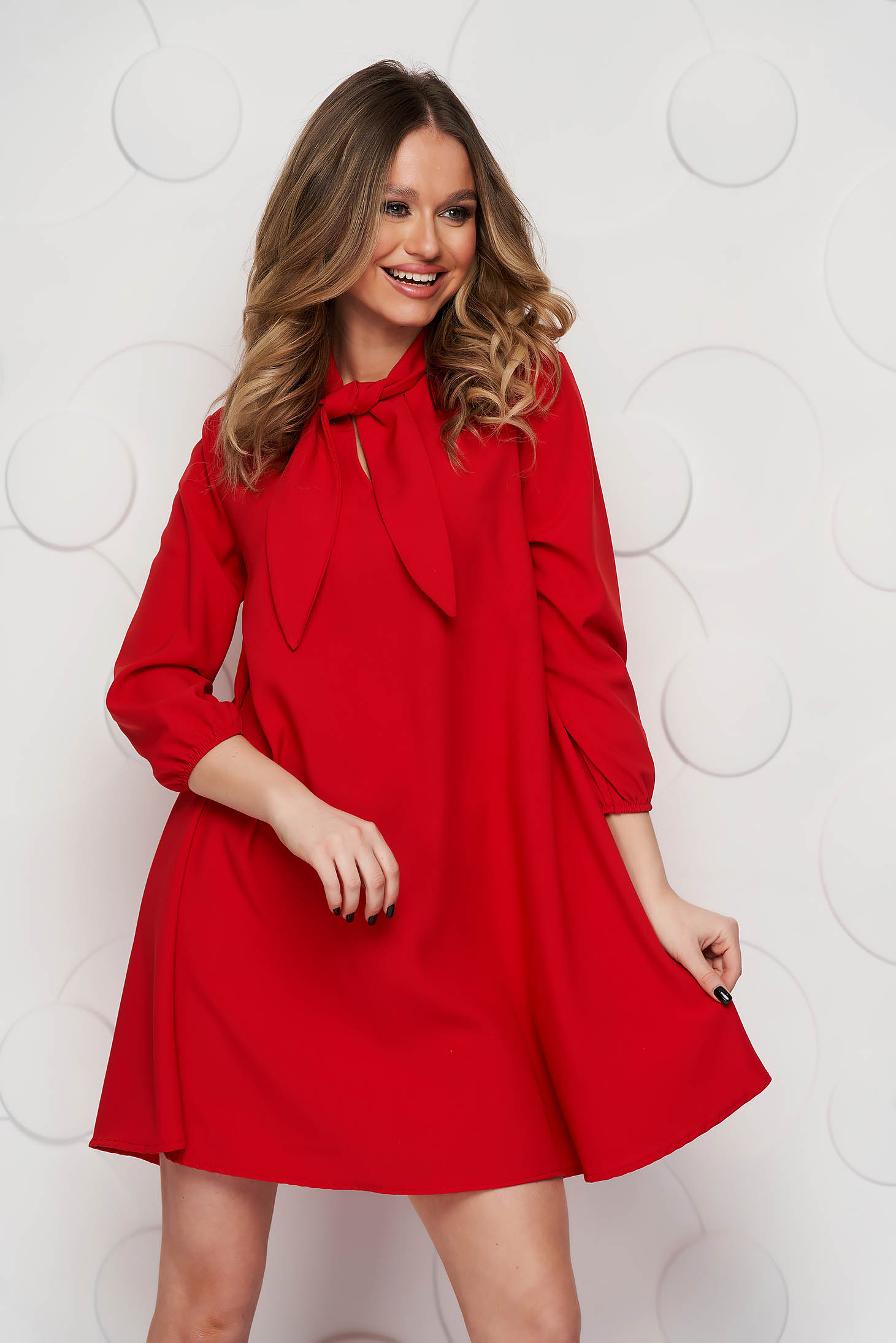 Rochie SunShine rosie scurta cu croi in a din material fluid cu decolteu in v
