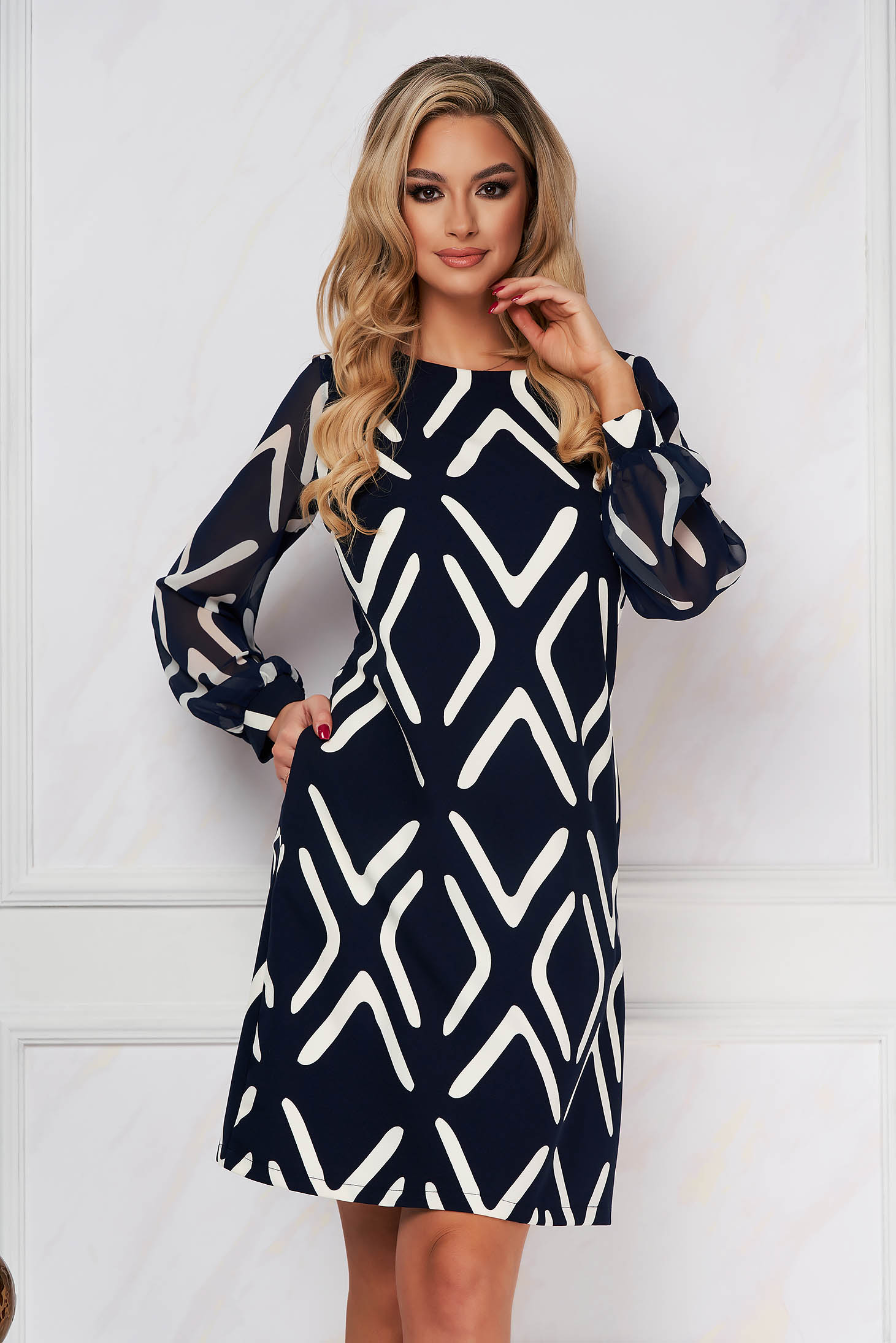 Rochie office din stofa elastica cu un croi drept si imprimeu abstract