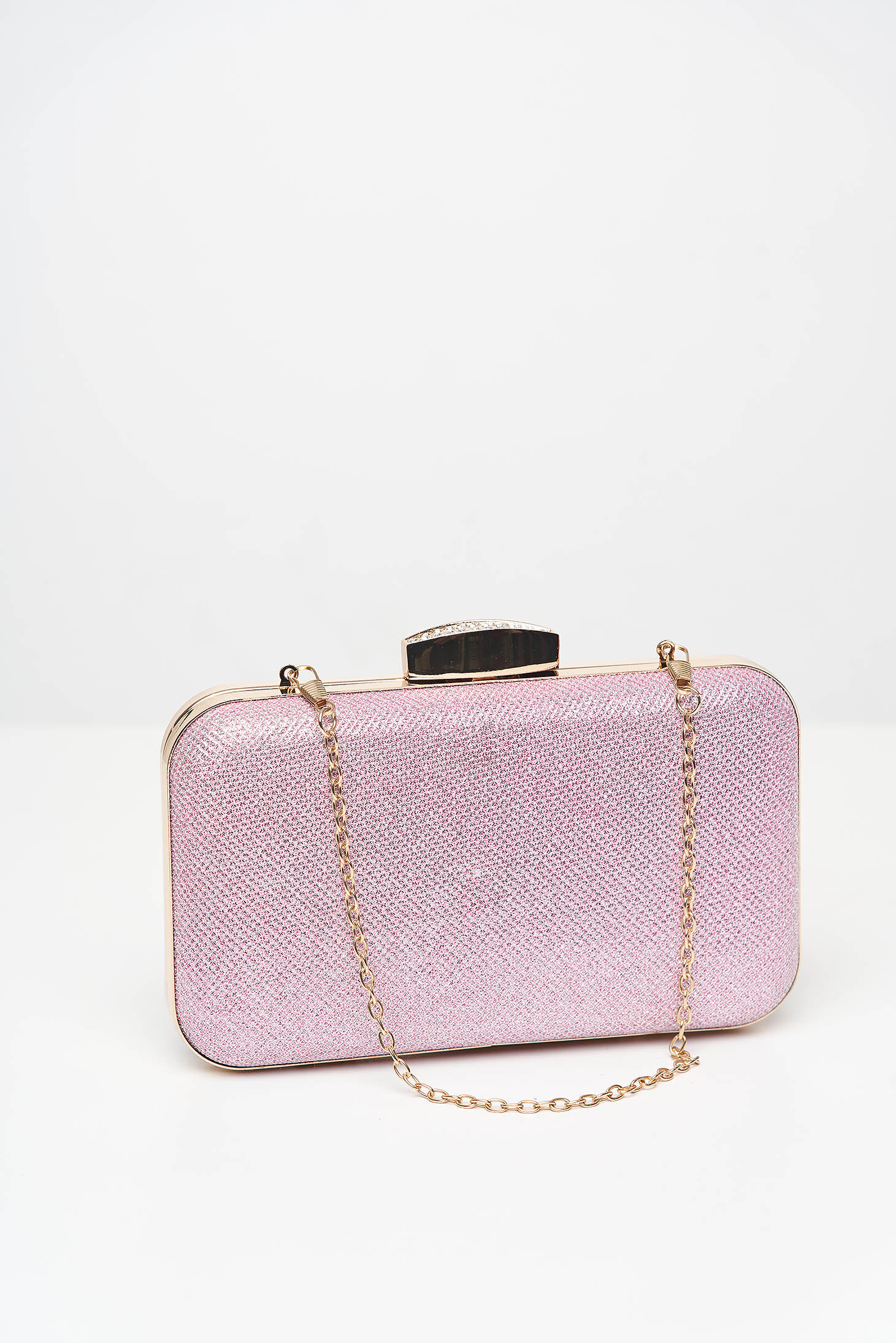 Clutch roz de ocazie accesorizat cu lantisor detasabil si aplicatii cu pietre strass