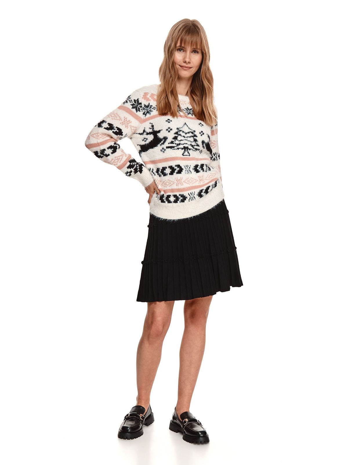 White sweater knitted loose fit with rounded cleavage