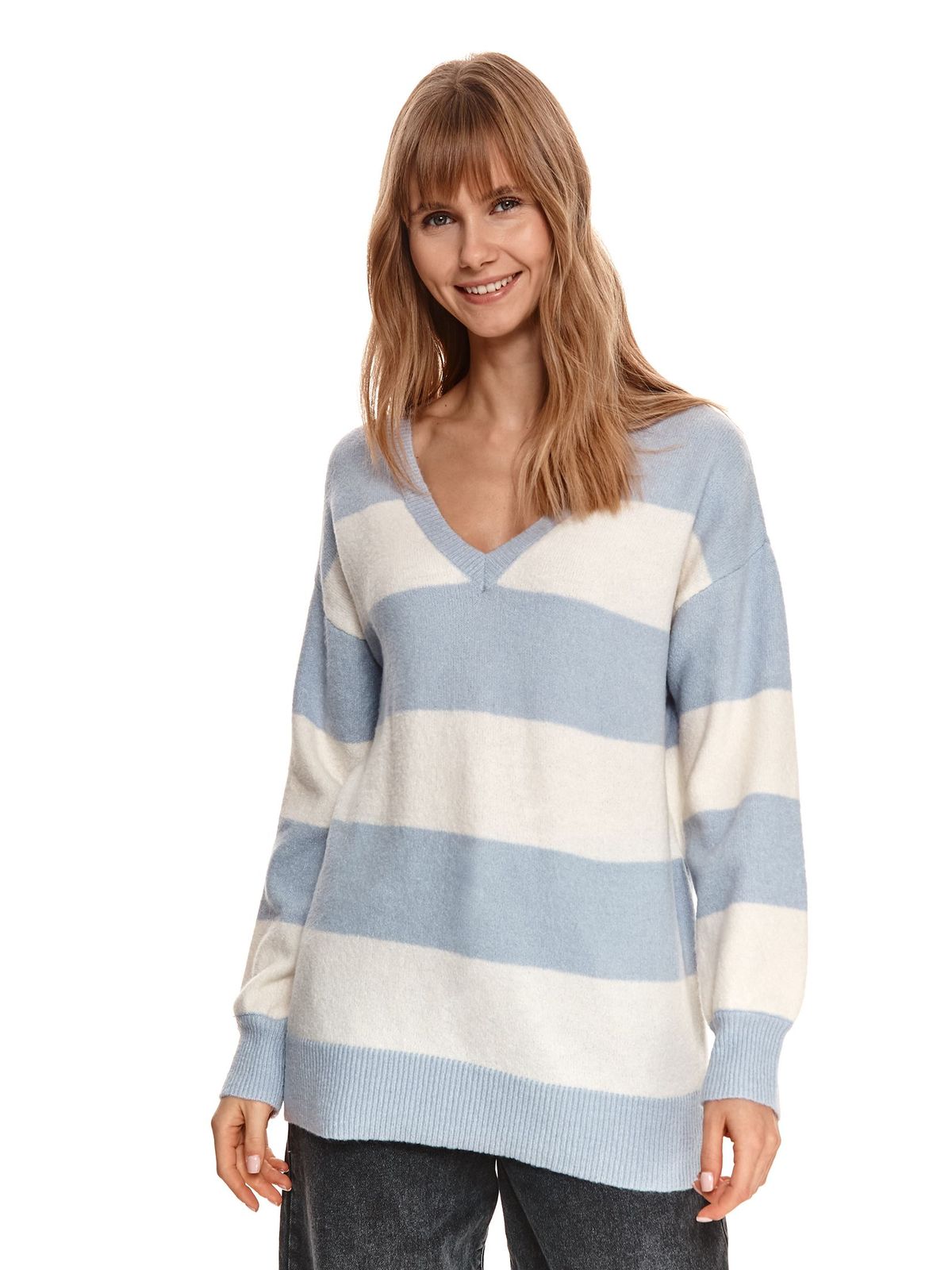 Lightblue sweater knitted with v-neckline loose fit
