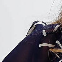 Irodai muszlin női blúz grafikai díszítéssel kendő jellegű gallérral