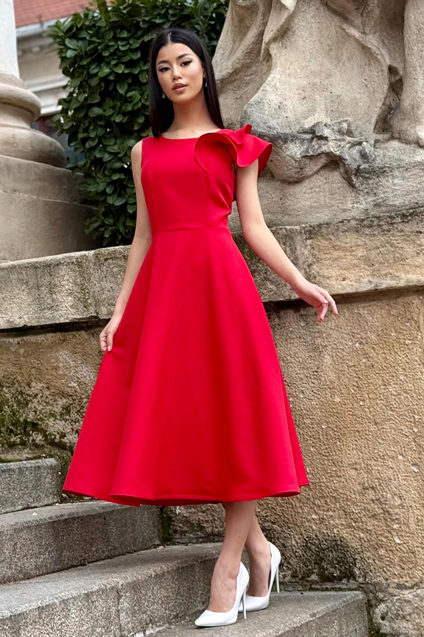 Rochie din stofa cu sclipici rosie midi in clos cu volanas pe umar - StarShinerS 1 - StarShinerS.ro