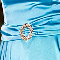 Elegáns ruha StarShinerS türkizzöld midi harang szaténból övvel ellátva