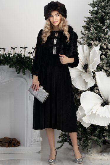 Outfit - šaty, příslušenství, esarfa